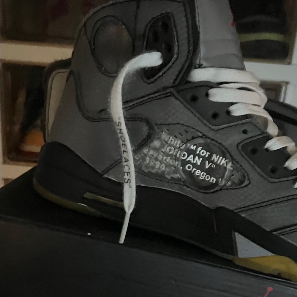 Nike off white Air Jordan Retro Men's Gray and Red High-Top Sneakers 9.5 - Picture 3 of 6